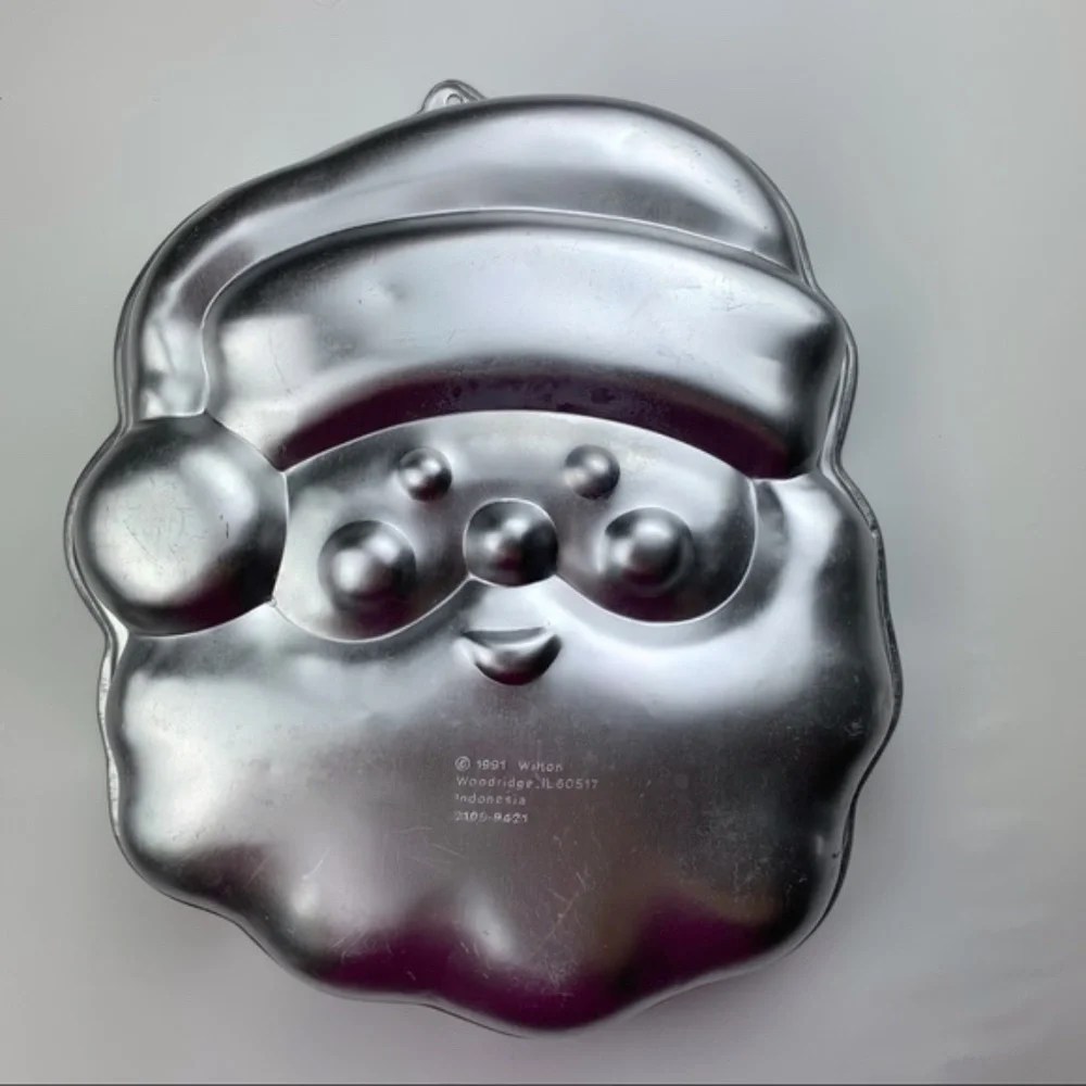 Wilton 1991 Santa cake pan - Picture 2 of 12